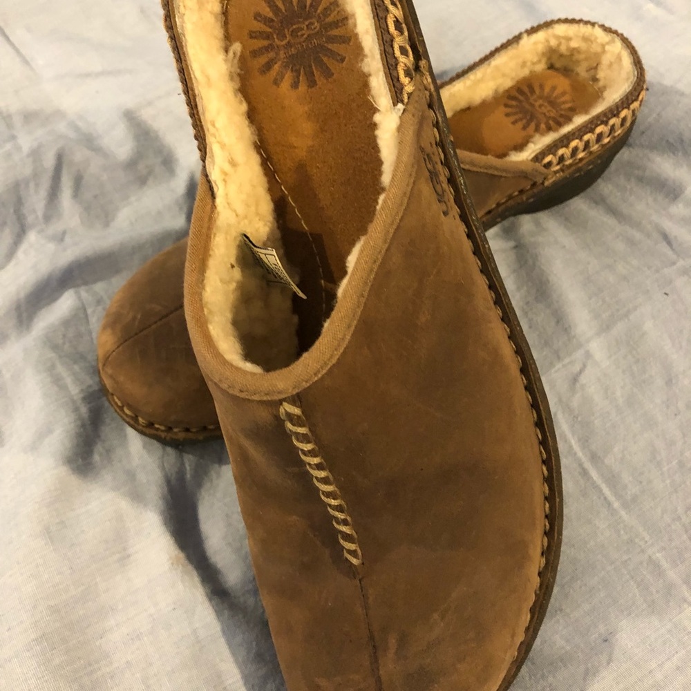 NWOB Ugg Slip on Shoes size 11